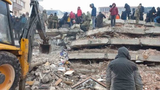 Depremin yıldönümünde acılar hala taze