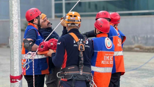Depremle yıkılan Malatya'da deprem tatbikatı gerçeği aratmadı