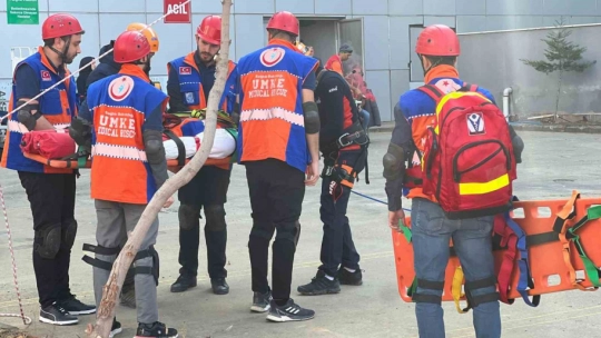 Depremle yıkılan Malatya'da deprem tatbikatı gerçeği aratmadı