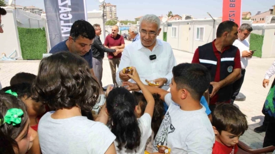 Depremzede çocuklara ücretsiz saç bakımı