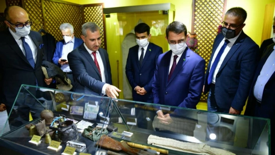 'Çok Değerli Eserler, Tebrik Ederiz'
