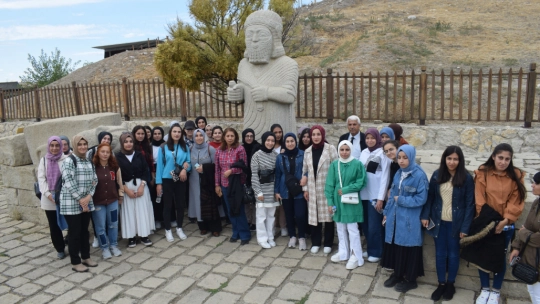 'Gençlerle Malatya Tarihine Yolculuk' konulu gezi programı düzenledi