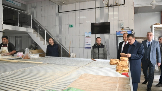 Gürkan, Yeşilyurt İlçesinde vatandaş ve esnaflarla bir araya geldi