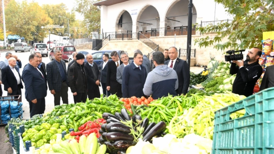 Gürkan, Yeşilyurt İlçesinde vatandaş ve esnaflarla bir araya geldi