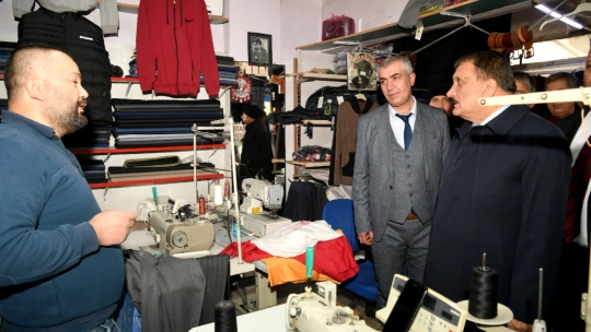 Gürkan, Yeşilyurt İlçesinde vatandaş ve esnaflarla bir araya geldi