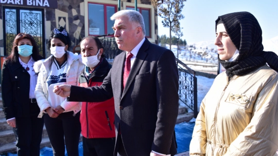 Hayvan severlerden geçici hayvan bakımevine ziyaret