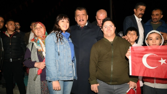 Malatya'da kortej yürüyüşü ve fener alayı düzenlendi