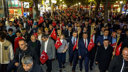 Malatya'da kortej yürüyüşü ve fener alayı düzenlendi