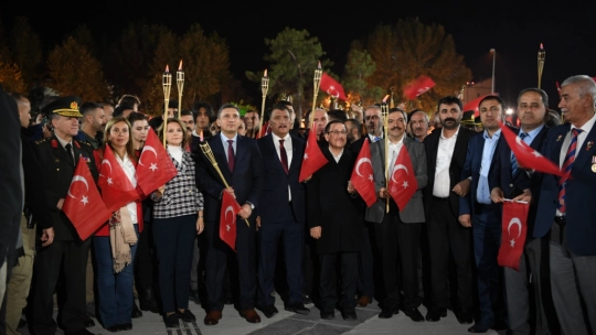 Malatya'da kortej yürüyüşü ve fener alayı düzenlendi