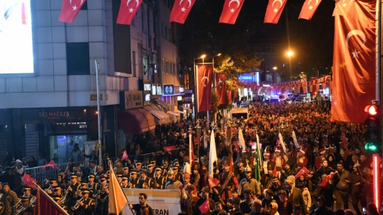 Malatya'da kortej yürüyüşü ve fener alayı düzenlendi