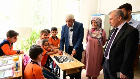 Güder'den öğrencilere ilk ders sürprizi