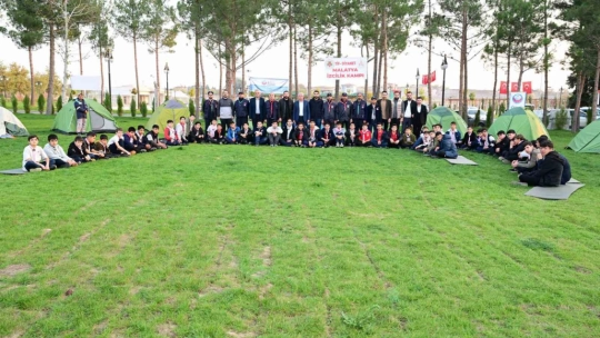 Güder, izcilerin kampına katıldı