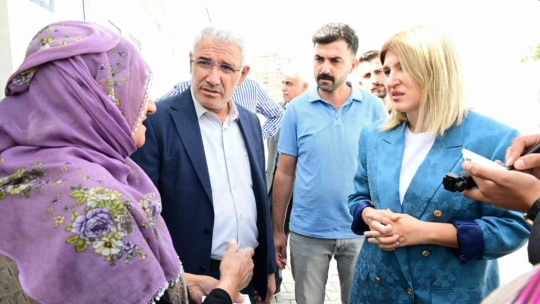 Güder ve Milletvekili Ölmeztoprak depremzedeleri yalnız bırakmıyor