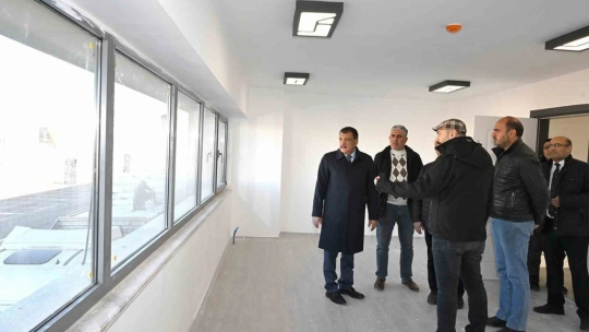 Gürkan, Yeni Buğday Pazarında incelemelerde bulundu