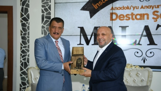 Hak-İş Genel Başkanı'ndan Büyükşehir Belediyesine Ziyaret
