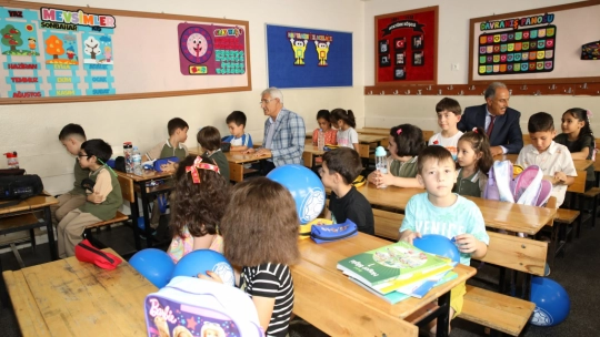 Başkan Güder Minikleri İlk Derste Yalnız Bırakmadı