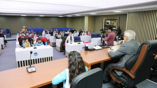 Minik Öğrencilerden Başkan Güder'e Soru Yağmuru