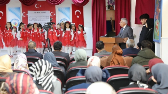 Öğrencilerin Coşkulu Gösterisi Başkan Güder'i Duygulandırdı