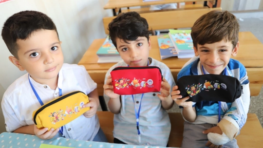Başkan Güder'den Minik Öğrencilere Kırtasiye Desteği