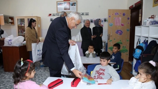 Güder'den İlkokul Öğrencilerine Anlamlı Hediye