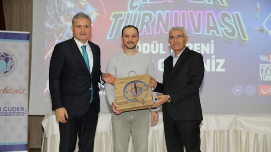 E-Spor Turnuvasında Şampiyonlar Ödüllerine Kavuştu