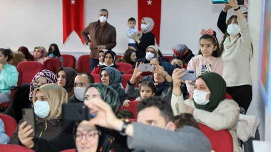 Öğrencilerin Coşkulu Gösterisi Başkan Güder'i Duygulandırdı