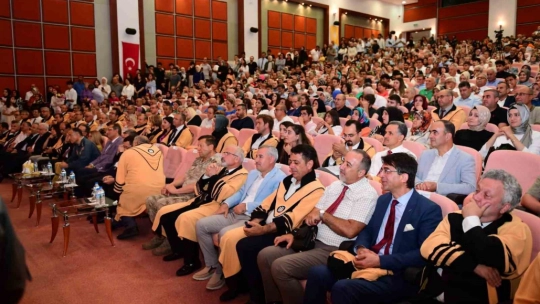 İnönü Üniversitesi Tıp Fakültesi'nde mezuniyet coşkusu
