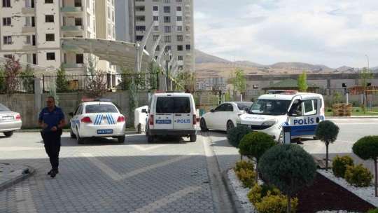İnşaat iskelesi çöktü, 2 işçi yaralandı