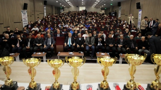 E-Spor Turnuvasında Şampiyonlar Ödüllerine Kavuştu