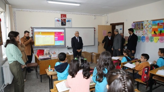 Güder'den İlkokul Öğrencilerine Anlamlı Hediye