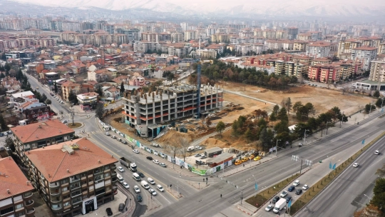 Başkan Çınar, Yeşilyurt Belediyesi Yeni Hizmet Binasını inceledi