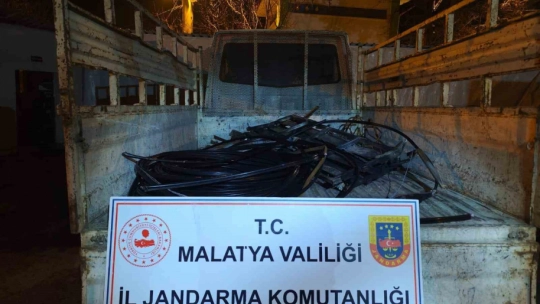 Kablo hırsızlarına jandarmadan suçüstü
