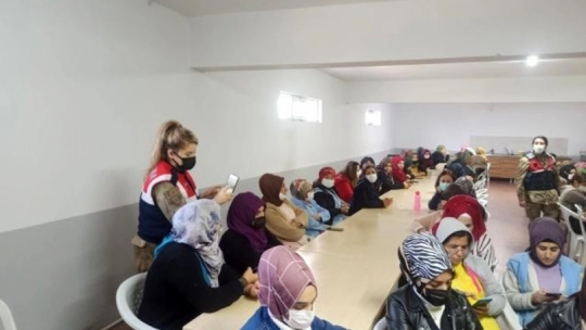 Kadın işçilere KADES bilgilendirmesi