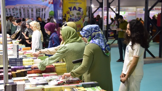 9'uncu Malatya Anadolu Kitap Fuarına İlgi Yoğun!