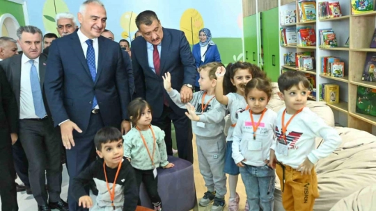 Malatya 100. Yıl Halk Kütüphanesi hizmete açıldı