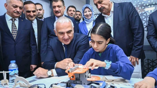 Malatya 100. Yıl Halk Kütüphanesi hizmete açıldı