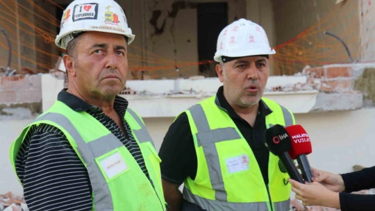 Malatya'da ağır hasarlı yüksek katlı binaların patlayıcı ile yıkımları sürüyor