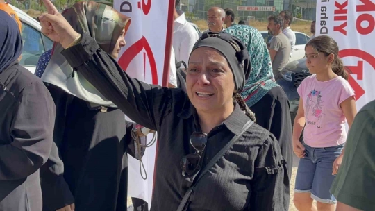 Malatya'da evlerle birlikte hayallerde yıkılıyor