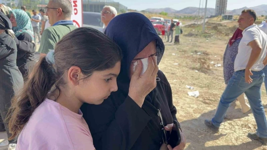 Malatya'da evlerle birlikte hayallerde yıkılıyor