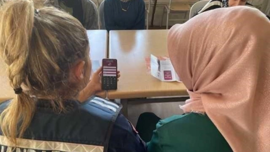 Malatya'da jandarma ekipleri `KADES` uygulamasını tanıttı
