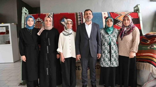 Malatya'da kadınlar hayatı 'ilmek ilmek' kazanıyor