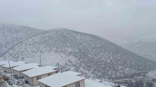 Malatya'da kar yağışı etkili oluyor