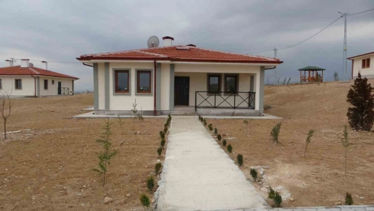 Malatya'da yapımı tamamlanan köy evleri teslim ediliyor