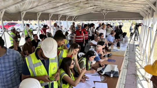 Malatya'da yüksek katlı binaların patlayıcı ile yıkımı sürüyor