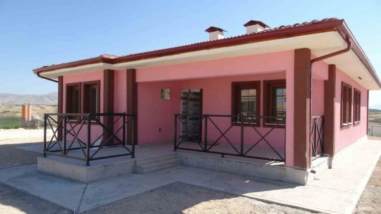 Malatya'daki köy evlerinde çalışmalar hızla sürüyor