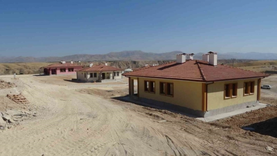 Malatya'daki köy evlerinde çalışmalar hızla sürüyor