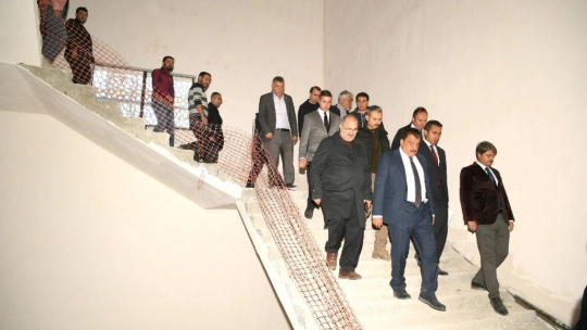 Gürkan, Millet Kütüphanesi'nde incelemelerde bulundu