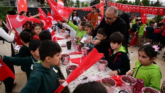 Minikler, ektikleri 100 tohumla geleceğe nefes oldular