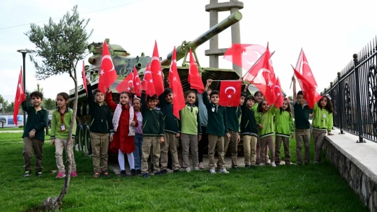 Minikler, ektikleri 100 tohumla geleceğe nefes oldular