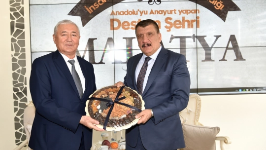 Kırgızistan Cumhurbaşkanı Danışmanından Başkan Gürkan'a Ziyareti